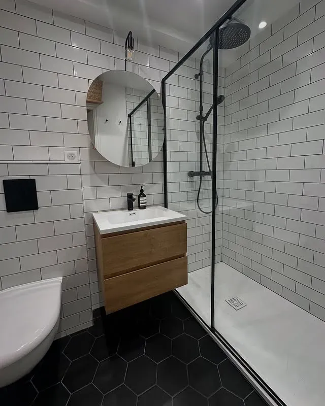 installetion-salle-bain-noir-blanc